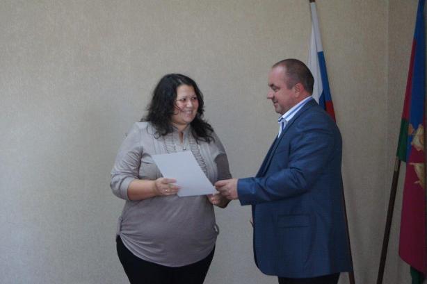 Семьи из Тбилисского района получили свидетельства на соц.выплаты для приобретение жилья